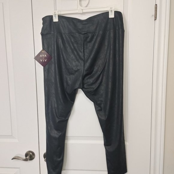 Ava & Viv Black faux leather leggings size 1X - Picture 4 of 4